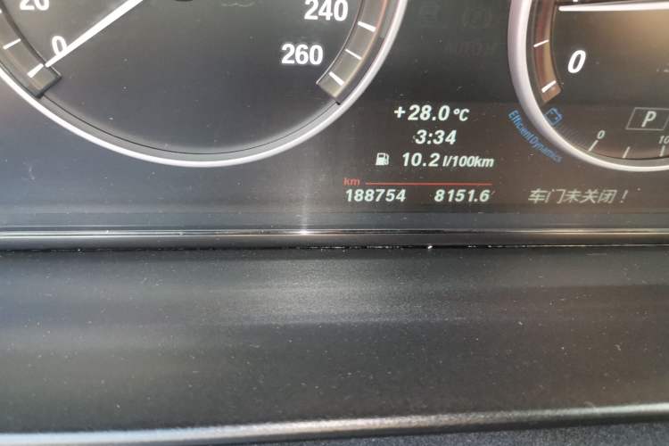 Used BMW 5 Series 2013 525Li Luxury Model Odometer Close Up