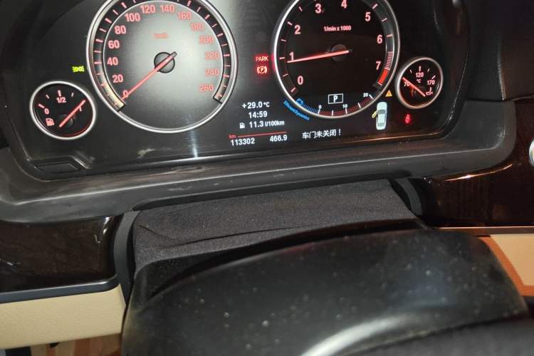 Used BMW 5 Series 2013 525Li Luxury Model Odometer Close Up