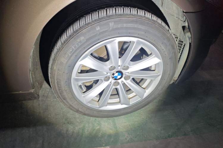 Used BMW 5 Series 2013 520Li Elegant Edition Right Front Wheel Hub