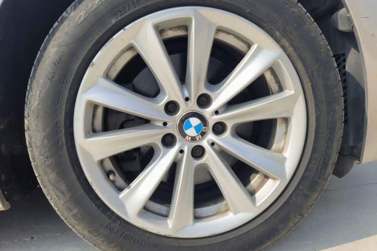Used BMW 5 Series 2013 525Li Luxury Model Right Front Wheel Hub