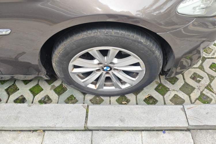 Used BMW 5 Series 2013 525Li Leading Model Right Front Wheel Hub