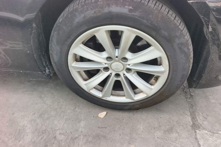 Used BMW 5 Series 2013 520Li Elegant Edition Right Front Wheel Hub