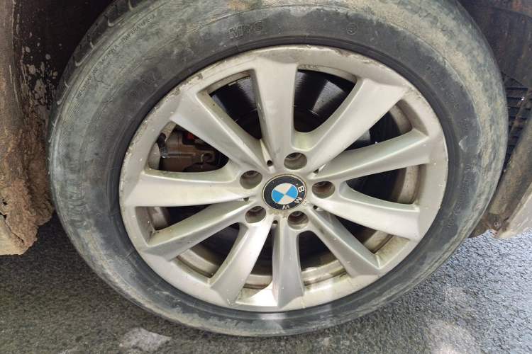 Used BMW 5 Series 2013 525Li Leading Model Right Front Wheel Hub