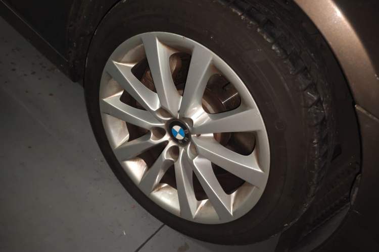 Used BMW 5 Series 2013 530Li Leading Model Right Front Wheel Hub