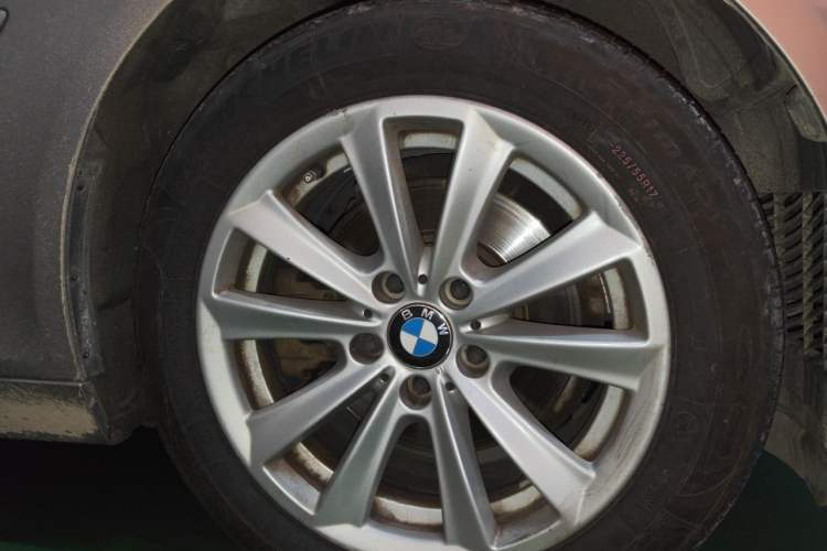Used BMW 5 Series 2013 525Li Luxury Model Right Front Wheel Hub