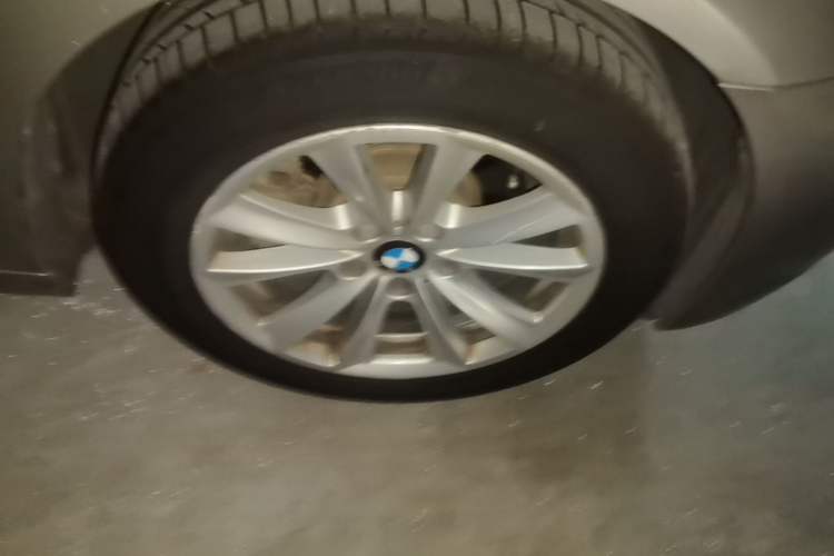 Used BMW 5 Series 2013 525Li Luxury Model Right Front Wheel Hub