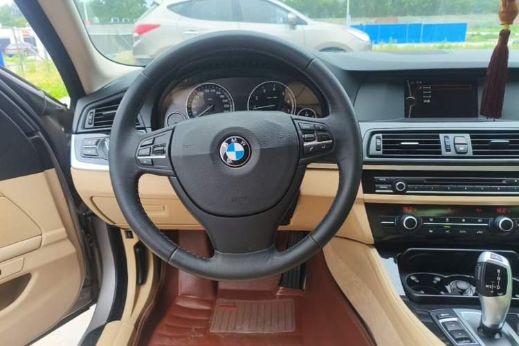 Used BMW 5 Series 2013 520Li Elegant Edition Steering Wheel