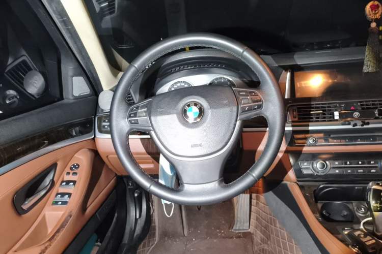 Used BMW 5 Series 2013 525Li Luxury Model Steering Wheel