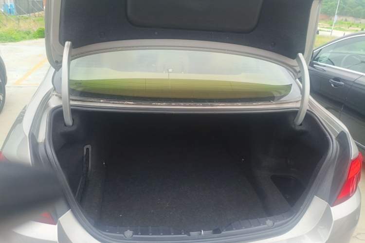 Used BMW 5 Series 2013 520Li Elegant Edition Trunk