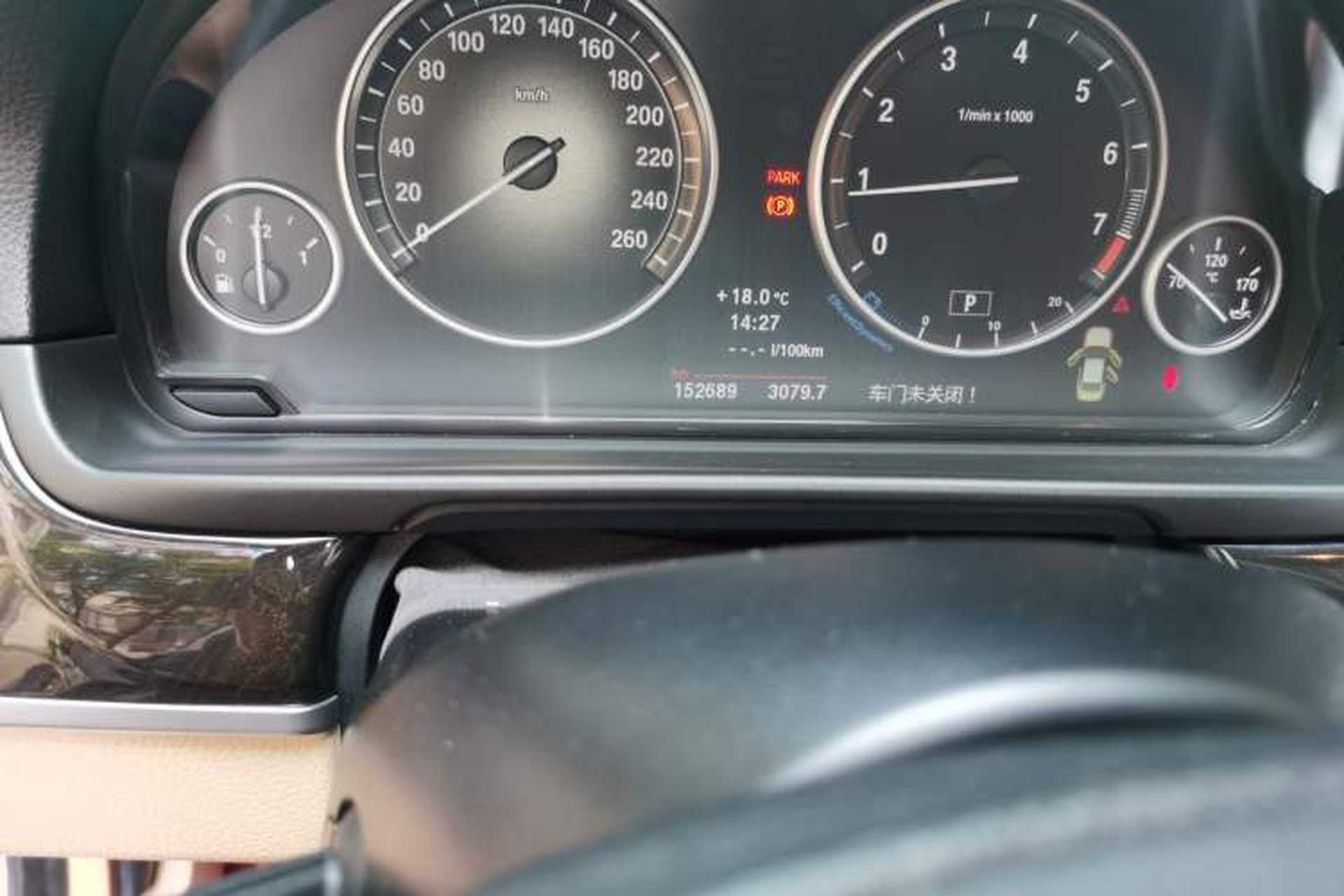 Used BMW 5 Series 2013 525Li Leading Model Odometer Close Up