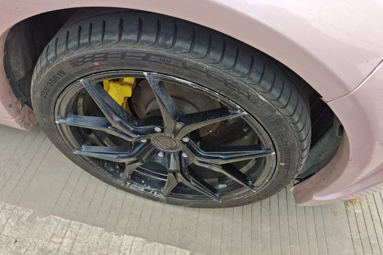 Used BMW 5 Series 2013 530Li Leading Model Right Front Wheel Hub