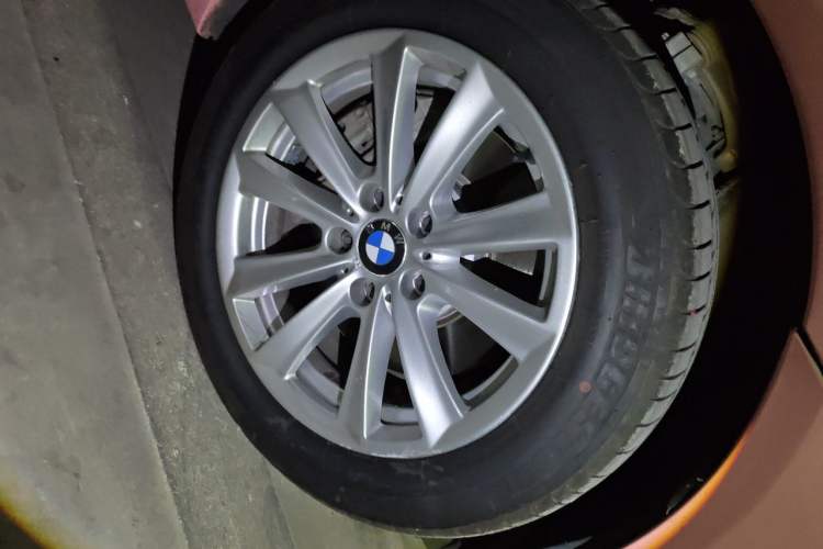 Used BMW 5 Series 2013 520Li Elegant Edition Right Front Wheel Hub