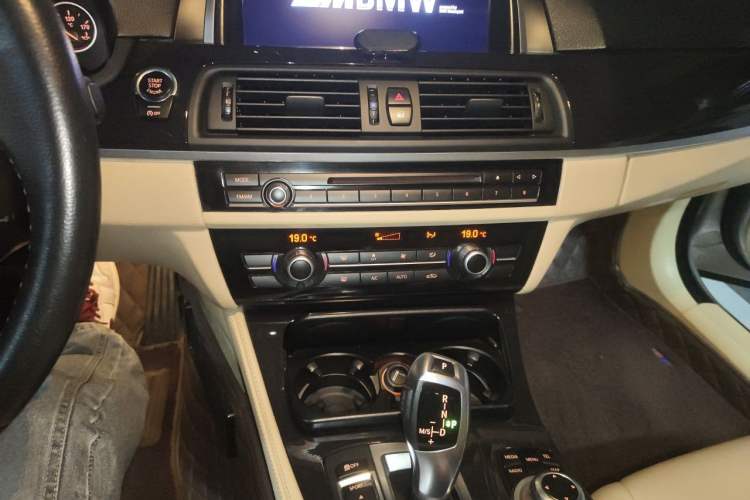 Used BMW 5 Series 2013 520Li Elegant Edition Audio And AC Panel