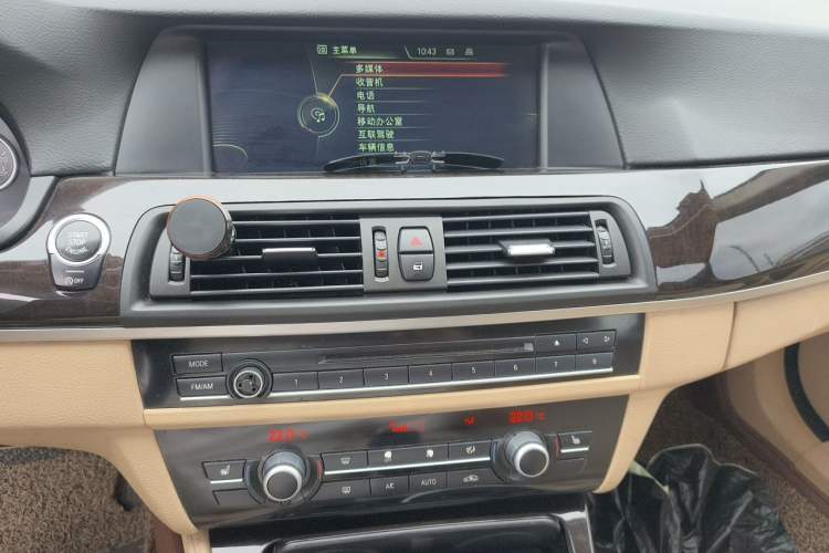 Used BMW 5 Series 2013 525Li Luxury Model Audio And AC Panel