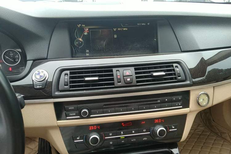 Used BMW 5 Series 2013 525Li Luxury Model Audio And AC Panel