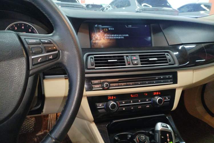 Used BMW 5 Series 2013 525Li Luxury Model Audio And AC Panel