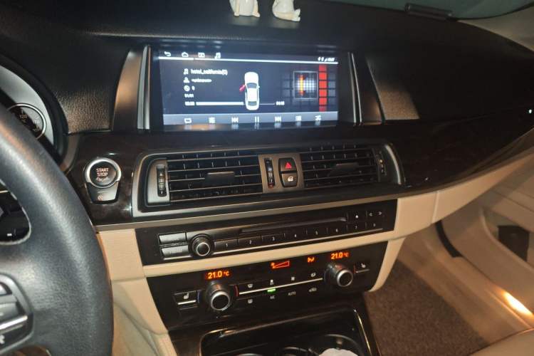 Used BMW 5 Series 2013 525Li Luxury Model Audio And AC Panel