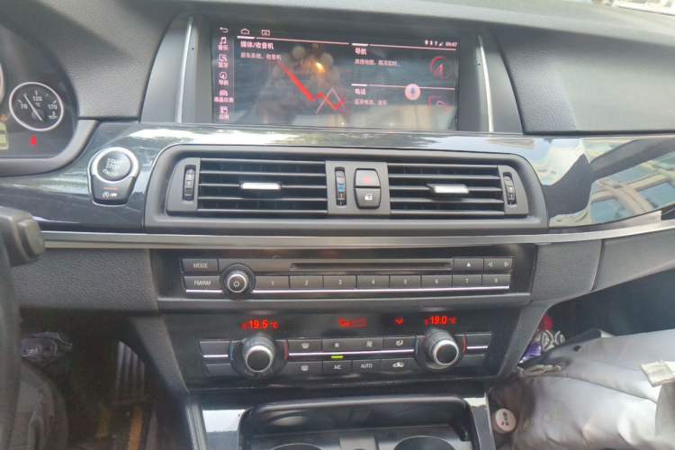 Used BMW 5 Series 2013 520Li Elegant Edition Audio And AC Panel