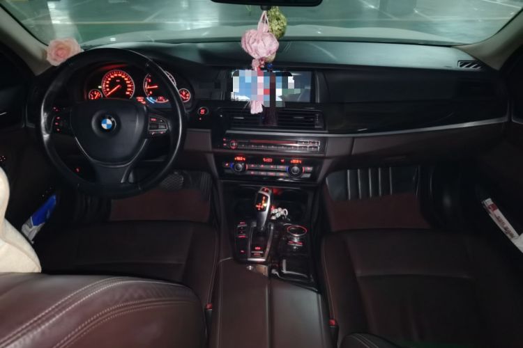 Used BMW 5 Series 2013 525Li Luxury Model Center Console