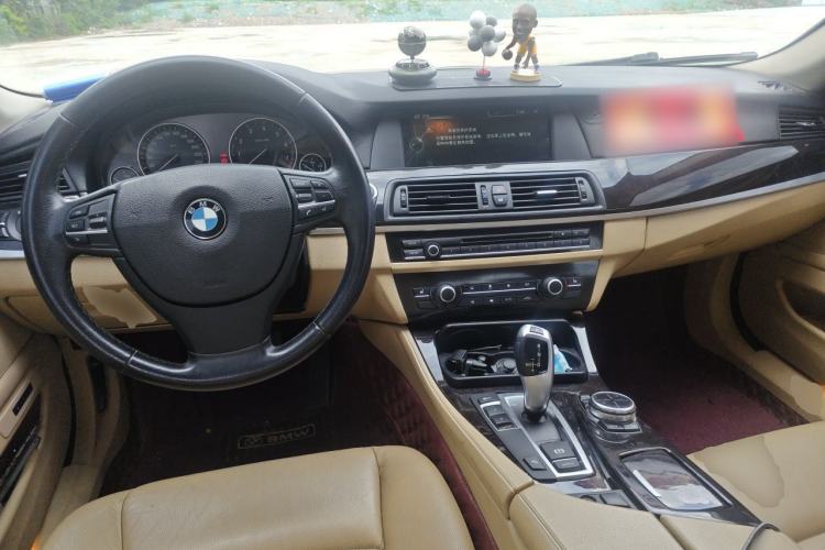 Used BMW 5 Series 2013 525Li Luxury Model Center Console