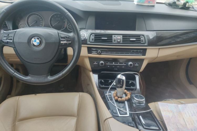 Used BMW 5 Series 2013 525Li Luxury Model Center Console