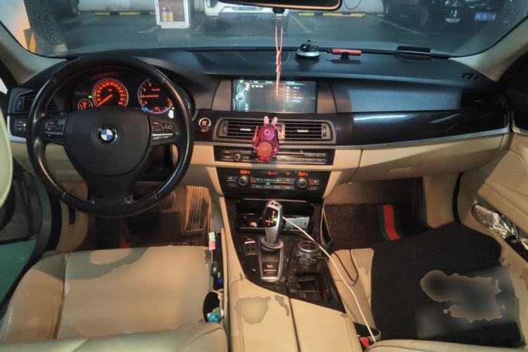 Used BMW 5 Series 2013 525Li Luxury Model Center Console