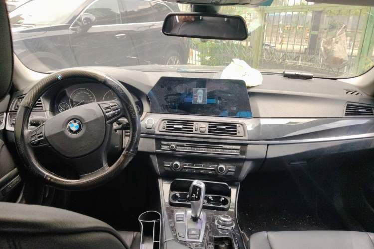 Used BMW 5 Series 2013 520i Elegant Edition Center Console