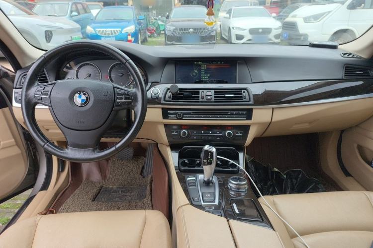 Used BMW 5 Series 2013 525Li Luxury Model Center Console