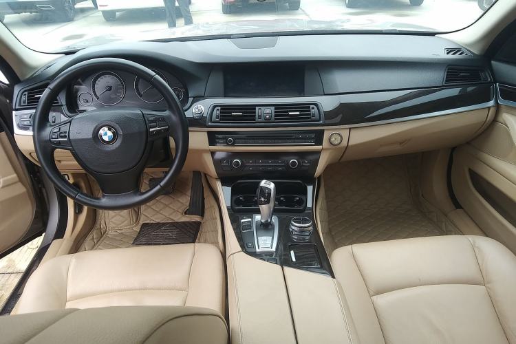 Used BMW 5 Series 2013 525Li Luxury Model Center Console