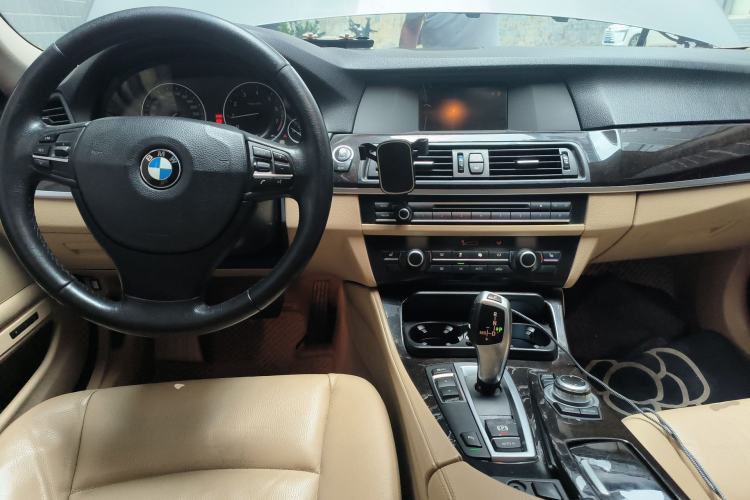 Used BMW 5 Series 2013 525Li Leading Model Center Console