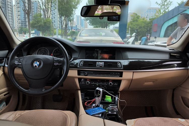 Used BMW 5 Series 2013 525Li Luxury Model Center Console