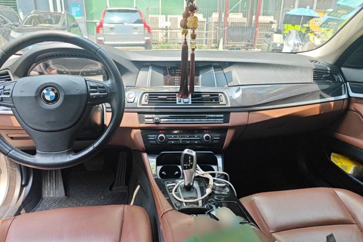 Used BMW 5 Series 2013 520i Elegant Edition Center Console