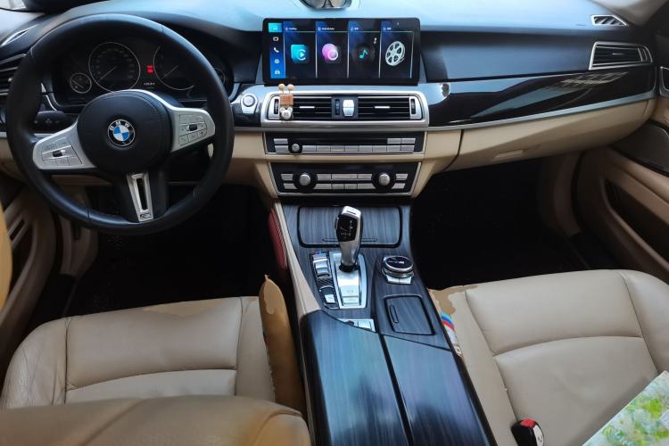 Used BMW 5 Series 2013 525Li Luxury Model Center Console