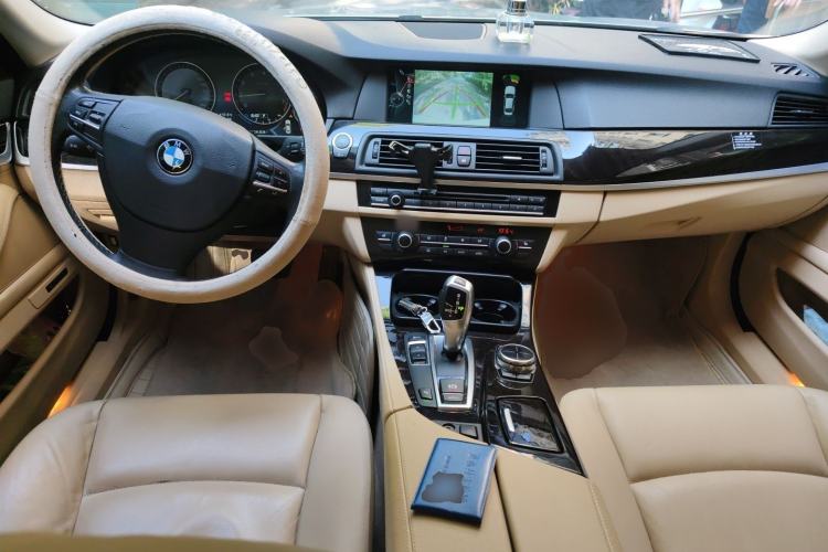 Used BMW 5 Series 2013 525Li Luxury Model Center Console