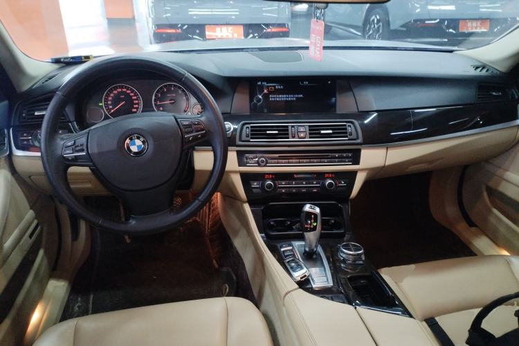 Used BMW 5 Series 2013 525Li Luxury Model Center Console