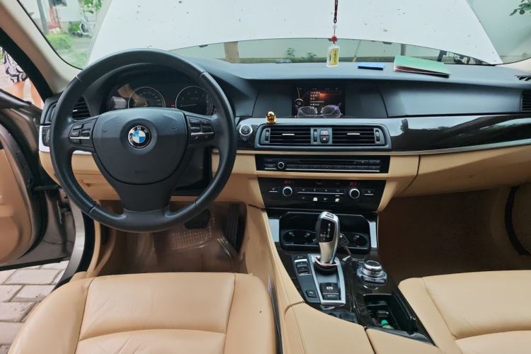 Used BMW 5 Series 2013 525Li Leading Model Center Console