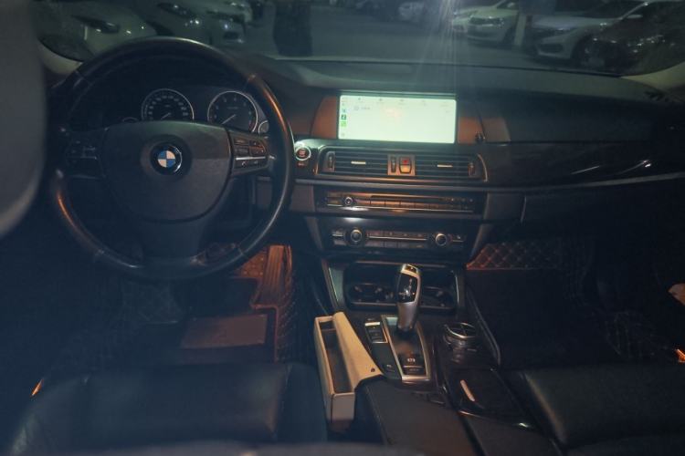 Used BMW 5 Series 2013 525Li Luxury Model Center Console