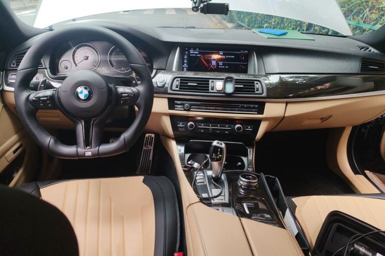 Used BMW 5 Series 2013 525Li Luxury Model Center Console