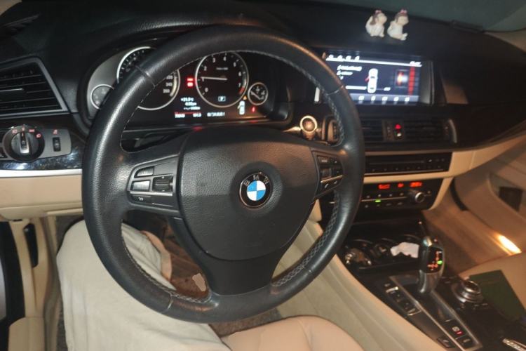 Used BMW 5 Series 2013 525Li Luxury Model Center Console