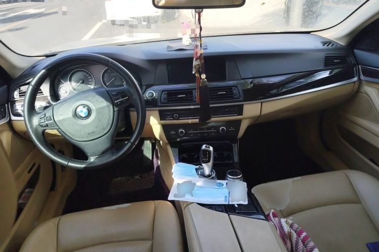 Used BMW 5 Series 2013 525Li Luxury Model Center Console