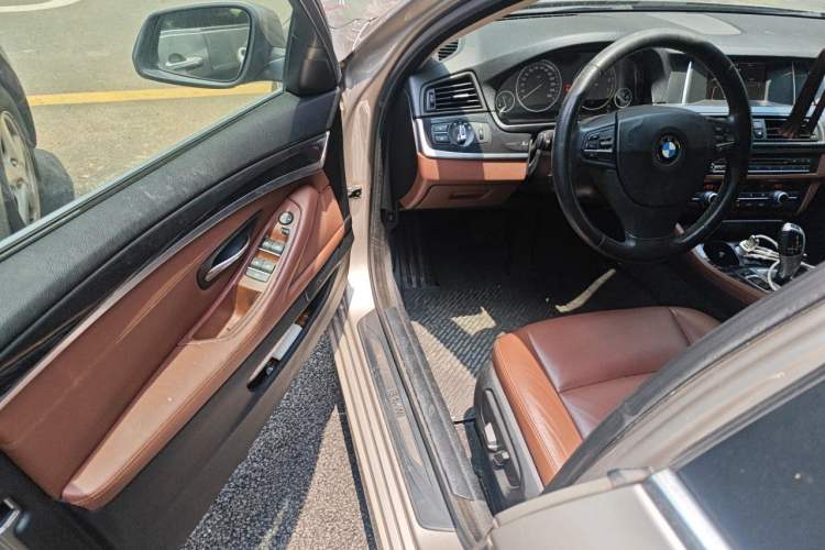 Used BMW 5 Series 2013 520i Elegant Edition Driver Seat