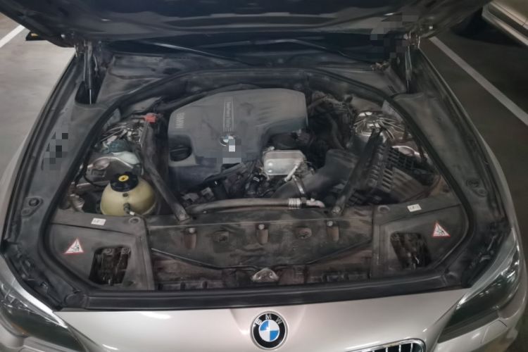 Used BMW 5 Series 2013 525Li Luxury Model Engine Bay