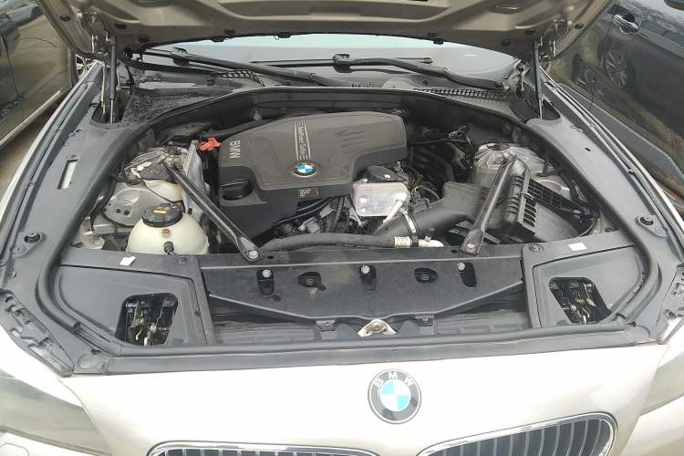 Used BMW 5 Series 2013 525Li Luxury Model Engine Bay
