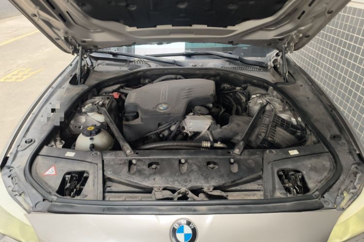 Used BMW 5 Series 2013 525Li Leading Model Engine Bay