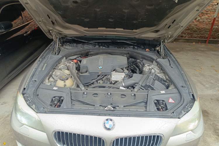 Used BMW 5 Series 2013 520Li Elegant Edition Engine Bay