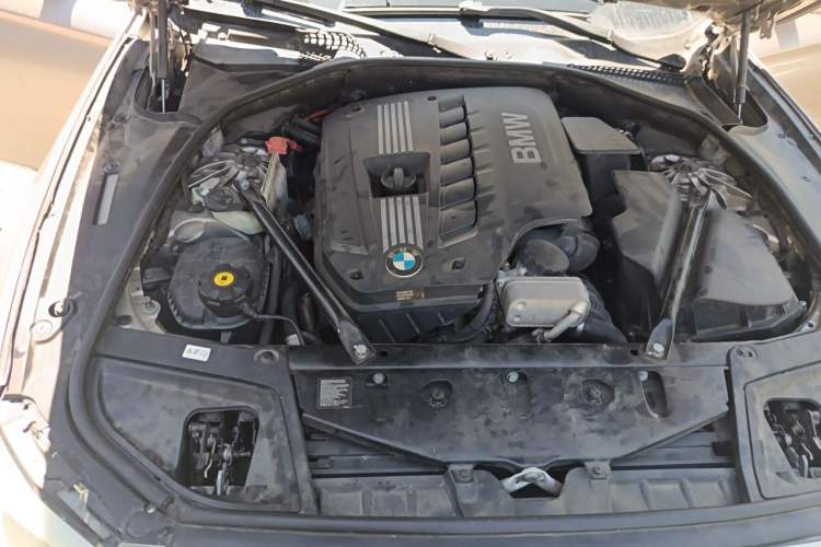 Used BMW 5 Series 2013 530Li Luxury Model Engine Bay