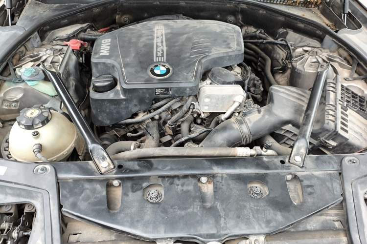 Used BMW 5 Series 2013 525Li Luxury Model Engine Bay