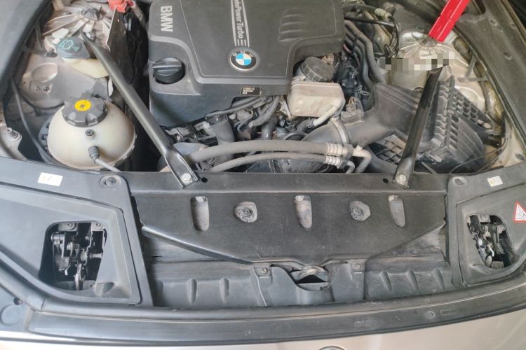 Used BMW 5 Series 2013 520Li Elegant Edition Engine Bay
