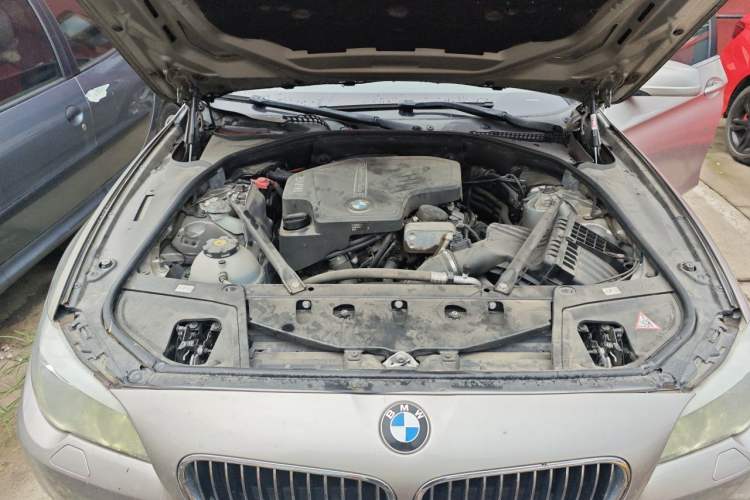 Used BMW 5 Series 2013 525Li Leading Model Engine Bay