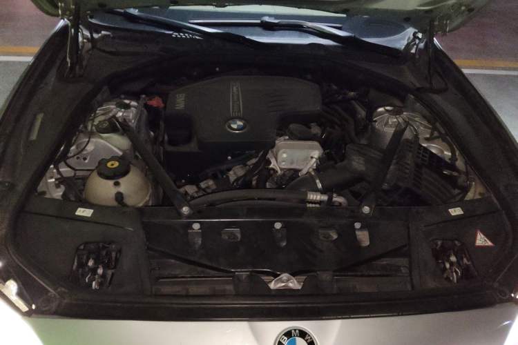 Used BMW 5 Series 2013 525Li Luxury Model Engine Bay